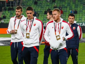 ZVEZDA GUBI NAKON 45 MINUTA: Sanogo morao van terena zbog povrede – Milojević morao da reaguje! (VIDEO)