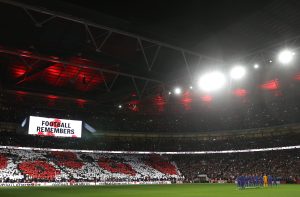 ENGLESKI NAVIJAČI SU SVI SEM ENGLEZA: Ne postoji belac među navijačima Albiona! (VIDEO)