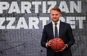 MIJAILOVIĆ OTKRIO KOLIKO JE NOVCA PARTIZAN DOBIO OD DRŽAVE: U Partizanu se teško borimo, politikom se bavite na izborima!