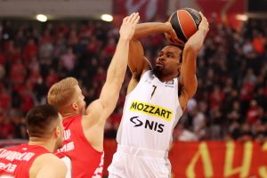 ŠUTERSKA RAPSODIJA OLIMPIJAKOSA: Partizanova skraćena rotacija uspeva da drži priključak! (FOTO)