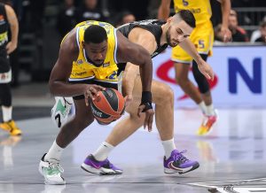 VRLO EFIKASAN MEČ U ARENI: Makabi u minimalnoj prednosti – odlična podrška za Partizan!