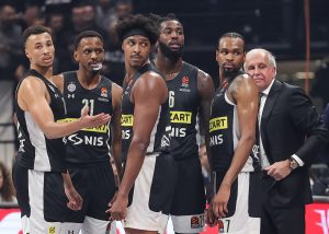 PARTIZANOVA MOĆNA PRVA ČETVRTINA I OGROMAN PAD U DRUGOJ: Crno-beli zaostaju na poluvremenu!