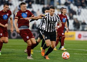 NEMA GOLOVA U HUMSKOJ: Pazarci odolevaju napadima Partizana – Fejsa promašio prazan gol! (VIDEO)