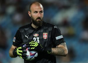 MAJSTORIJA GOLMANA NAŠE REPREZENTACIJE ‘ZALUDELA’ FUDBALSKE FANATIKE: Vanja u bratovom stilu proigrao saigrača na treningu! (VIDEO)