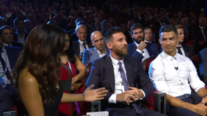 GORE DRUŠTVENE MREŽE: Mesi i Ronaldo igraju šah jedan protiv drugog! (FOTO)