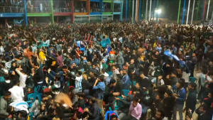 FUDBAL NE POZNAJE NACIJE I GRANICE: Pogledajte kako su navijači Argentine iz Bangladeša slavili golove! (VIDEO)