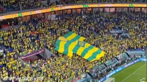 NA TRIBINAMA ZANIMLJIVIJE NEGO NA TERENU: Navijači Brazila se poprilično zabavljaju! (VIDEO)