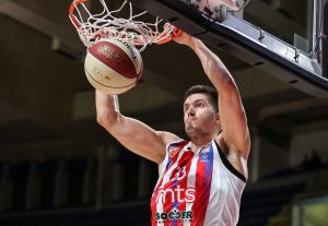 ZVEZDA PROIGRALA POD DUŠKOM: Kakva saradnja  košarkaša, zakucavanje za špice! (VIDEO)