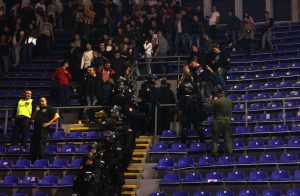 DELIJE POSLATE U ‘SVODOVE’ PIONIRA: Evo gde su navijači završili nakon odluke sudija i delegata! (FOTO)