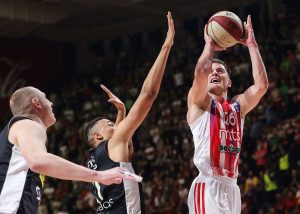 CRVENA ZVEZDA DOMINANTNO DO POBEDE U DERBIJU: ‘Crno-beli’ neprepoznatljivi, zaustavljeni na svega 74 poena! (FOTO) (VIDEO)