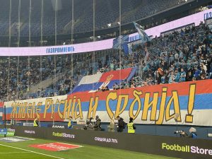 VELIČANSTVEN DOČEK RUSA: Fudbaleri Crvene zvezde u Rusiji kao u Beogradu – stadionom se orilo „Kosovo-Srbija“! (VIDEO)
