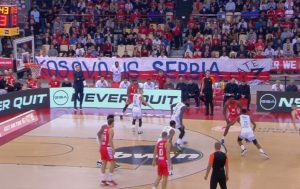 NAVIJAČI OLIMPIJAKOSA POSLALI JASNU PORUKU: Prelep gest ‘crveno-belih’ tokom duela sa Partizanom! (FOTO)