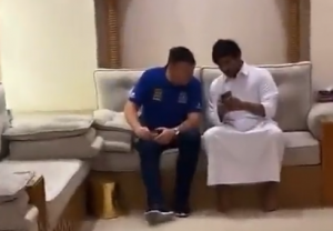 KAKVA PRIČA IZ KATARA: Engleski navijač tražio pivo, pa upoznao šeikovog sina i završio u njegovoj palati! (VIDEO)