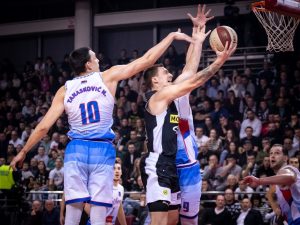 PARTIZAN SLAVIO U PREPUNOJ DVORANI U LAKTAŠIMA: Crno-beli odbili sve napade Igokee za bitan trijumf! (FOTO)