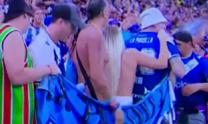 VRELA ARGENTINKA POKAZALA SVOJE ADUTE: Skinula se u toples da bi proslavila trijumf „gaučosa“ u finalu Mundijala! (VIDEO)