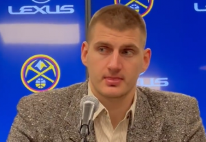 JOKIĆ NE DOMINIRA SAMO NA TERENU: Pitali ga nedostaje li mu mamina kuhinja – usledio urnebesan odgovor! (VIDEO)