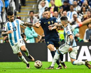 MBAPE OPET UNIŠTAVA FUDBAL: Mladi Francuz stavio ultimatum pred Pari Sen Žermen!