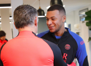 SUROVI PROFESIONALAC: Kilijan Mbape na treningu PSŽ-a svega tri dana nakon bolnog poraza u finalu Mundijala! (VIDEO)