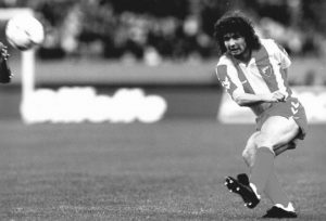 ZVEZDA OTVARA KNJIGU ŽALOSTI: „Pozivamo vas da dođete i odate počast velikom Siniši Mihajloviću!“