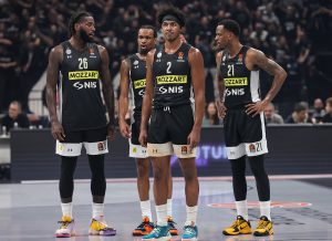 (POLUVREME) CRNO-BELI IGRAJU DOBRO: Fenerbahče ima malu prednost nakon 20 minuta igre!