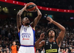 (POLUVREME) MUČE SE CRNO-BELI U NAPADU: Partizan gubi od Efesa nakon 20 minuta igre!