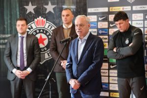 VUČELIĆ SE OBRATIO IGRAČIMA: ‘Očekuje vas ligaško takmičenje i ako Bog da i sreća junačka, očekuje vas igranje u Ligi šampiona!’ (VIDEO)