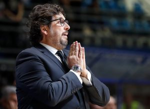 TRINKIJERI ‘POLUDEO’ ZBOG SUDIJSKE ODLUKE: Arbitri poslali Italijana u svlačionicu, Bajern poražen pred meč sa Partizanom! (VIDEO)