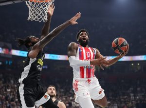 OVO NIKO NIJE PRIMETIO: Lesor i Martin su vodili mnogo duela sinoć, a pogledajte šta mu je nakon jednog pokazao centar Zvezde! (VIDEO)