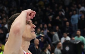 OVAKO JE NEMANJA NEDOVIĆ UTIŠAO KRCATU ARENU: Pogledajte trojku koja je Zvezdi donela pobedu!  (VIDEO)