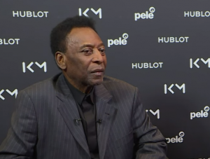 TEŠKE SCENE U BRAZILU: Svet se oprašta od Pelea, kovčeg je otvoren na sahrani jednog od najvećih svih vremena! (FOTO)