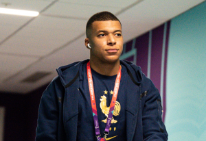 SVE JE SPREMNO ZA SPEKTAKL: Evo kako izgledaju startne postave Engleza i Francuza! (SASTAVI)