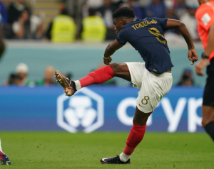 FRANCUZI VODE: Sjajan gol Čuamenija! (VIDEO)