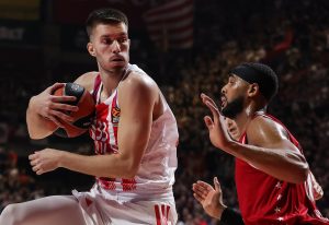 (POLUVREME) ZVEZDA U LOŠEM RITMU: Olimpija koristi otvorene šuteve i „sipa“ trojke! (FOTO)