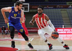 STRAŠNO POSLUJE ZVEZDA OVIH DANA: Nakon Nejpira, pred potpisom i bek šuter?