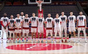 FOTO UBOD: Košarkaši Crvene zvezde odali počast Siniši Mihajloviću! (FOTO)