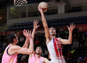 ZVEZDA DVOCIFRENA NA POLUVREMENU: Dobrić namestio ruku! (FOTO)