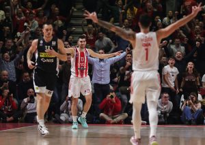 SPORTSKI POZDRAV SAIGRAČA IZ REPREZENTACIJE: Anđušić i Dobrić u zagrljaju pre derbija! (FOTO)