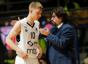 DA LI ĆE GROBARI APLAUZOM DOČEKATI TRINKIJERIJA: Vodi se polemika na društvenim mrežama! (TVITOVI)