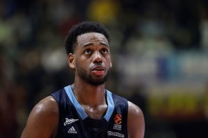 OGLASIO SE LOJD IZ BOLNICE: „Dobro sam, hvala svima na podršci!“