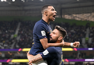 ŽIRU I MBAPE POVELI FRANCUZE KA ČETVRTFINALU: Poljaci bez odgovora na supersoničnu brzinu Francuske! (VIDEO)