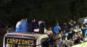 ZAMALO VELIKA TRAGEDIJA NA PROSLAVI AGRENTINE: Mesi i drugovi pozdravljali navijače, a potom se dogodilo nešto neočekivano! (VIDEO)