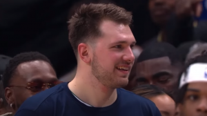 LEBRON BROJAO DO 38, ALI NEDOVOLJNO: Dončićevo flertovanje sa tribl-dabl učinkom za trijumf Dalasa! (VIDEO)