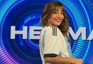 VODITELJKA RASPAMETILA GLEDAOCE: Argentinka u programu nosila samo dres, na goste niko nije obraćao pažnju! (FOTO)