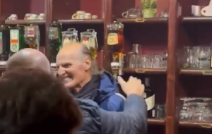 POBEDIO ŽALGIRIS PA SE ZAPUTIO U KAFIĆ: Duško Ivanović i prepoznatljiv osmeh na licu! (VIDEO)