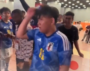 JAPANAC NAPRAVIO ŠOU NAKON POBEDE NAD ŠPANIJOM: „Gde je Morata, gde je Morata?!“ (VIDEO)