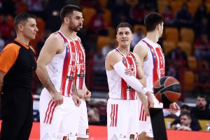 (POLUVREME) ZVEZDA PALA, PA SE IZDIGLA PRI KRAJU DRUGE DEONICE: Jedna od najboljih partija Stefana Lazarevića! (FOTO)