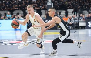 PARTIZAN GAZI KA NOVOJ POBEDI: Velikih +12 na poluvremenu za crno-bele! (FOTO)