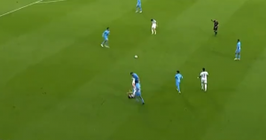 AU ŠTA JE PJANIĆ URADIO: Udario je protivnika sa obe noge u grudi i zaradio momentalno isključenje! (VIDEO)