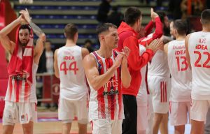 REŠIO DERBI PA DOBIO FANTASTIČNE OVACIJE: Navijači Zvezde pozdravili Nedovića! (VIDEO)