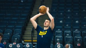 LUDA NOĆ U NBA: Mičel ubacio preko 70 poena, Jokić ne može sam – Bogdanova dobra utakmica nije bila dovoljna za pobedu! (VIDEO)